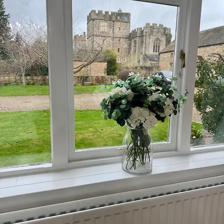 펜션 Castle View At Snape Castle Mews 비데일