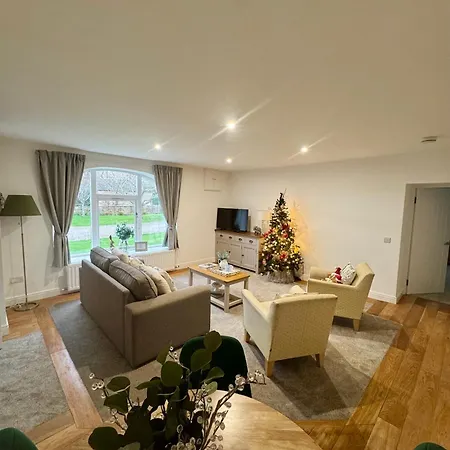 Castle View At Snape Castle Mews 비데일