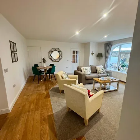 Castle View At Snape Castle Mews 펜션 비데일